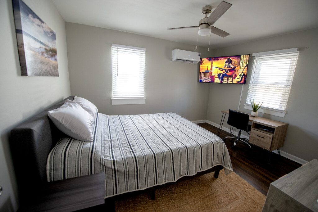 Bedroom1b MiniBlue